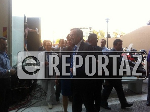 Έφτασε ο Αντώνης Σαμαράς στο συνέδριο της ΝΔ (Φωτογραφίες)