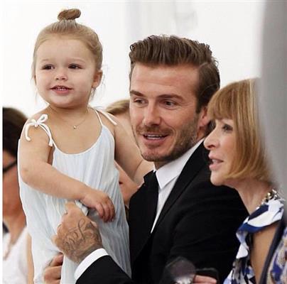 Η Harper Beckham στην πρώτη της επίδειξη μόδας! (Φωτογραφίες)