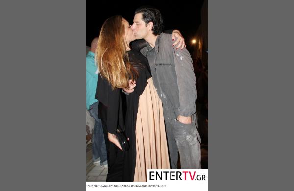 Σάκης Ρουβάς: Τα τρυφερά φιλιά με την Κάτια Ζυγούλη! (Φωτογραφίες)