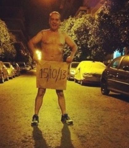 Ποιος γνωστός παρουσιαστής βγήκε γυμνός στους δρόμους; (Φωτογραφίες)