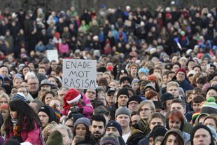 Στους δρόμους χιλιάδες Σουηδοί ενάντια στον ναζισμό (Φωτο)