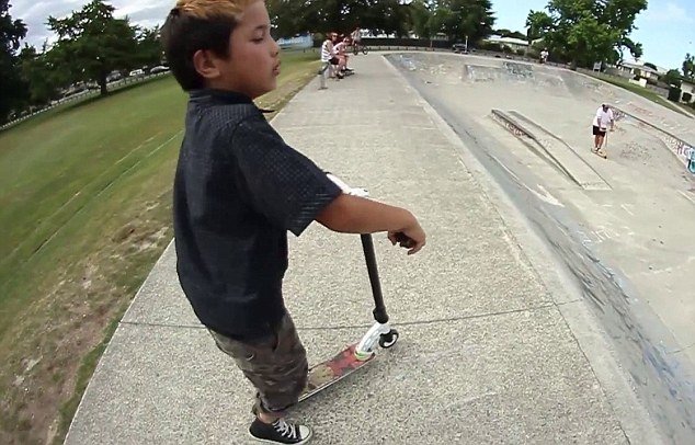 Βίντεο με 8χρονο μεθυσμένο αγόρι που προκαλεί ΣΟΚ!