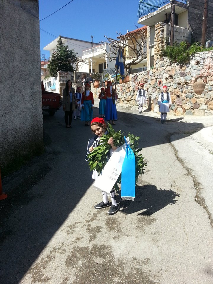 Μαθητές συγκίνησαν ολόκληρο χωριό στην Εύβοια (φωτο)