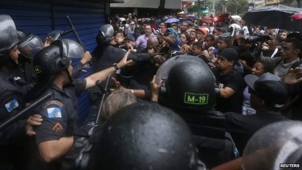 Βίαιες συγκρούσεις αστυνομίας - διαδηλωτών στη Βραζιλία (φωτο)