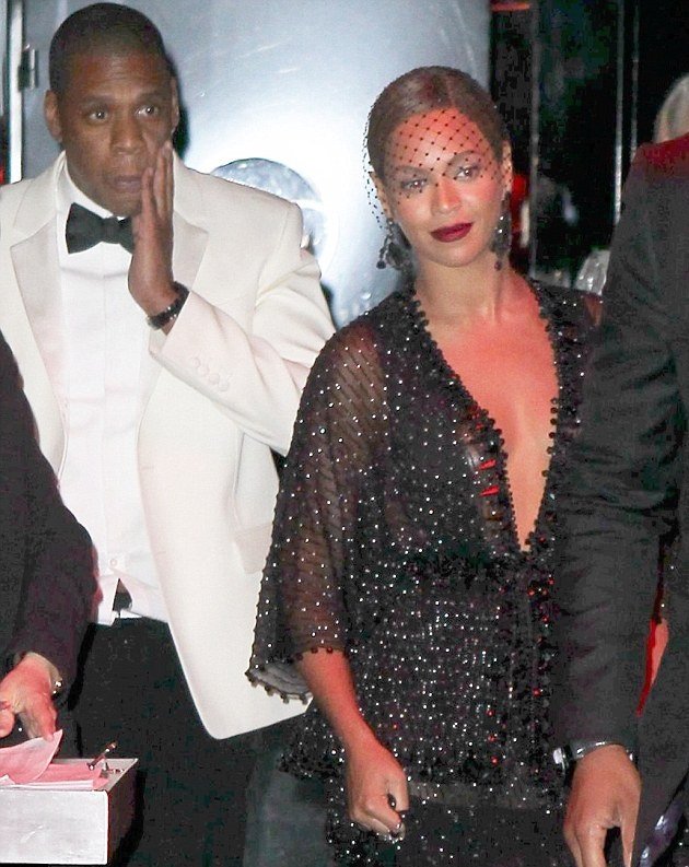 Άγρια επίθεση με μπουνιές στον Jay Z από την αδερφή της Beyonce! (φωτο-video)
