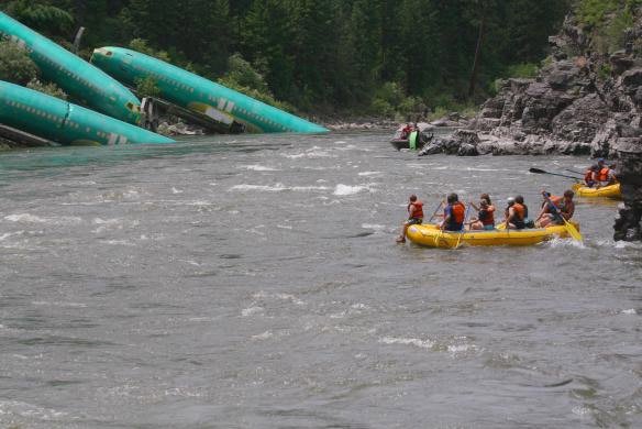 Εικόνες σαν από ταινία: Βρέθηκαν τρία Boeing σε ποτάμι ! (φωτο)
