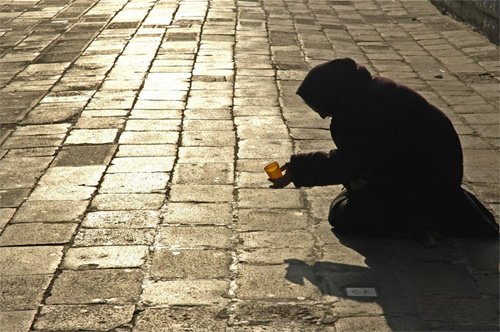 Το 34,6% των Ελλήνων ζουν στο όριο της φτώχιας