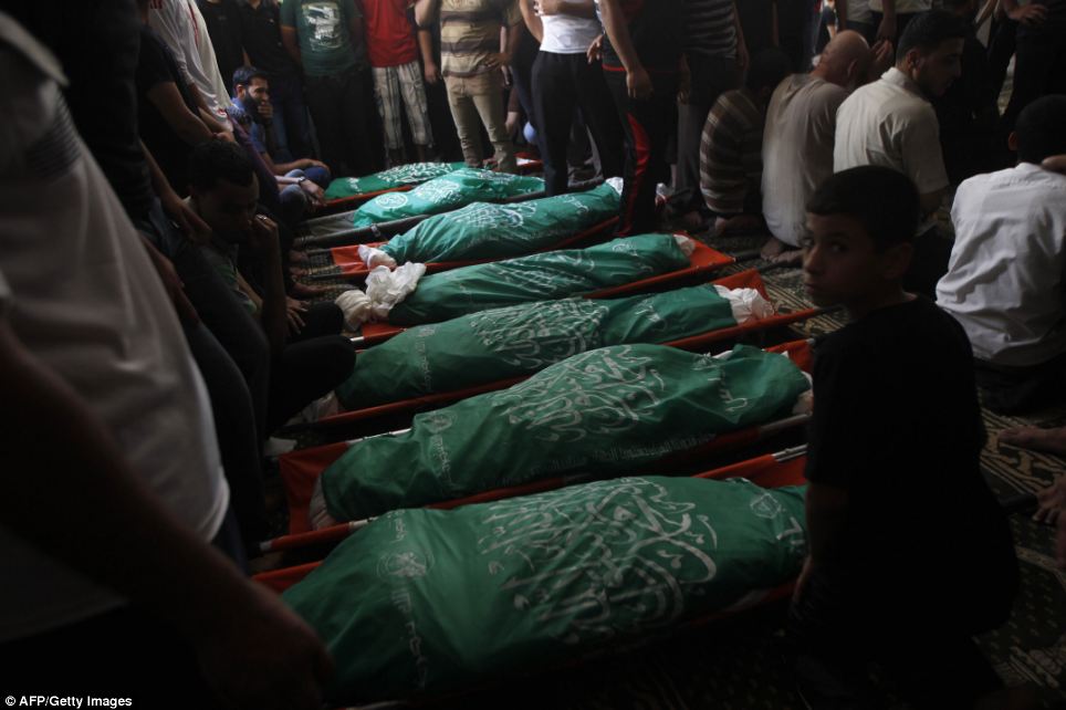 Σοκαριστικές εικόνες με νεκρά παιδιά από τη Λωρίδα της Γάζας (φώτο)
