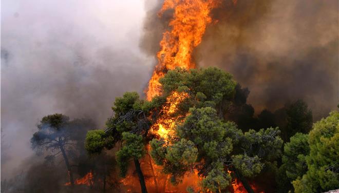 Σε εξέλιξη: Μεγάλη πυρκαγιά στο Ηράκλειο