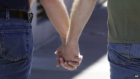 Ομοφοβική βία αστυνομικών σε δύο νεαρούς