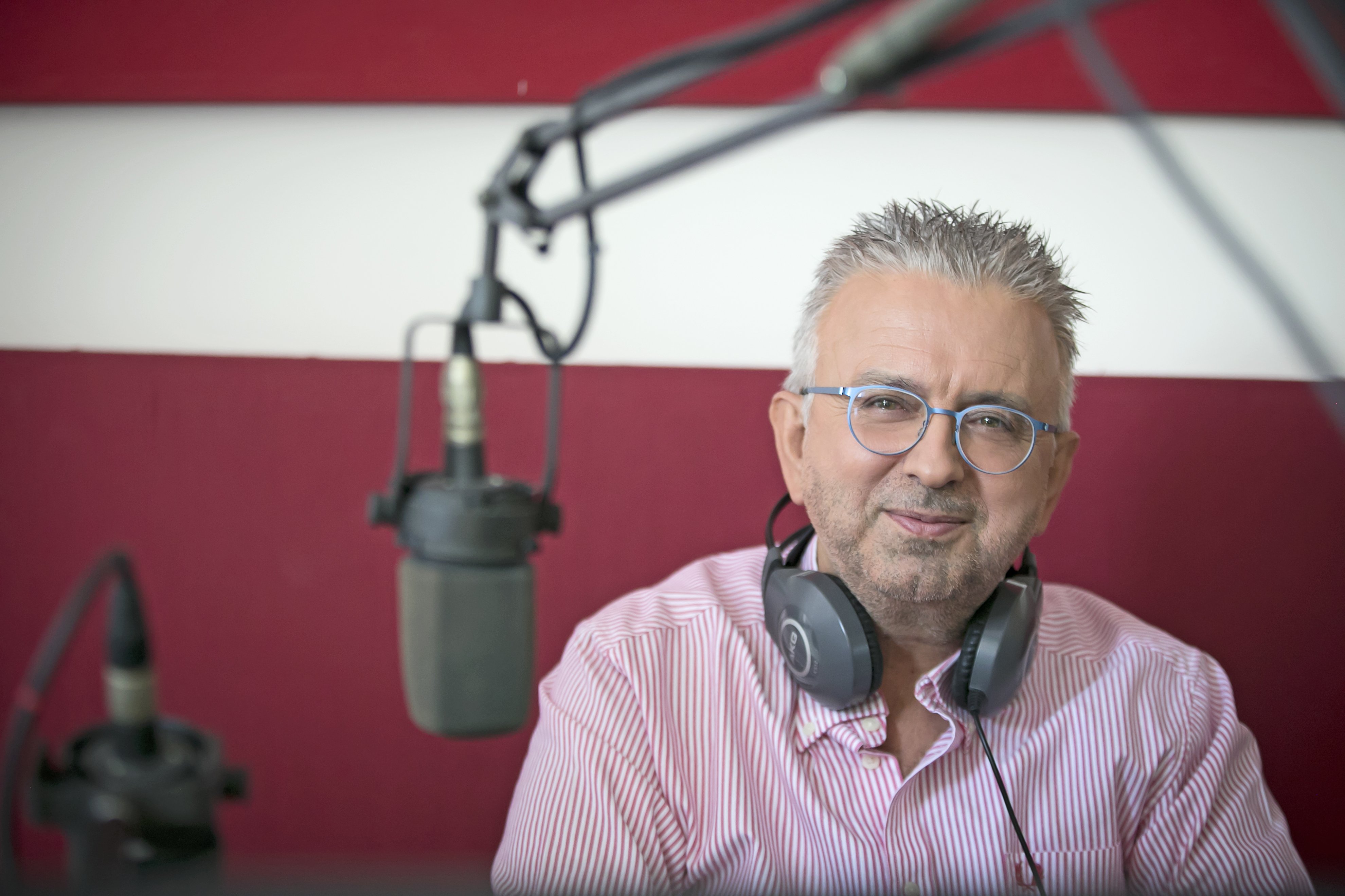 Πως σχολιάζει ο Δήμος Βερύκιος τις ακροαματικότητες των ραδιοφωνικών σταθμών