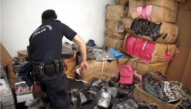 Η αστυνομία ανακάλυψε αποθήκη με 6.000 προϊόντα «μαϊμού»