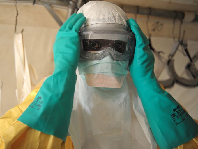 Ebola: Χορήγηση πειραματικών φαρμάκων κατά του ιού