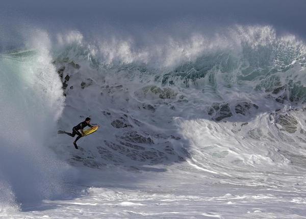 Καλιφόρνια: Κύματα 6 μέτρων από τον τυφώνα Marie (video)