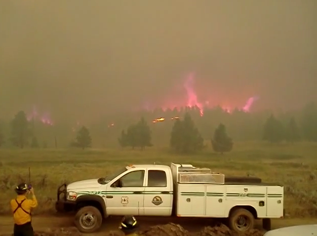 ΗΠΑ: Πυρκαγιά απειλεί 700 κατοικίες (video)