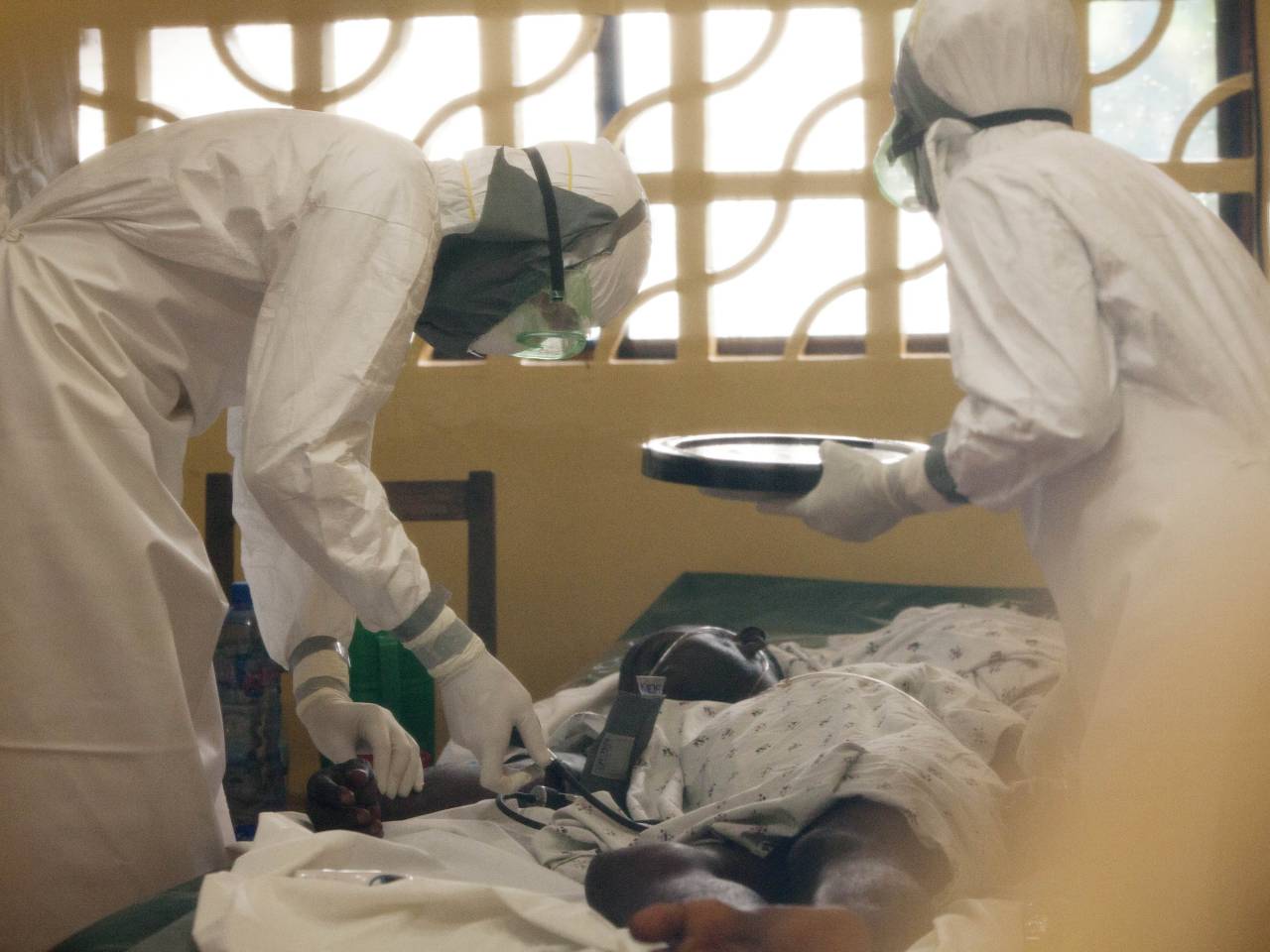 ΠΟΥ: καμπανάκι κινδύνου για βασικές ελλείψεις στις χώρες που πλήττονται από τον Ebola