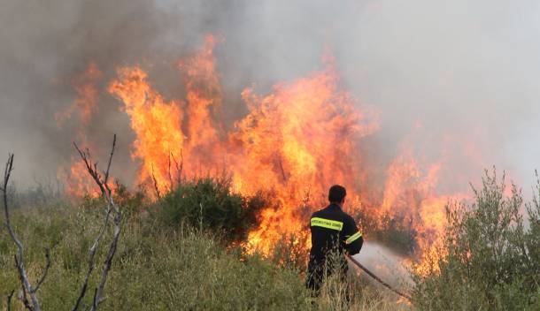 Τέσσερις πυρκαγιές μαίνονται στη χώρα – στο «πόδι» η Πυροσβεστική