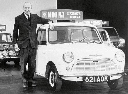 Σαν σήμερα η British Motor Corporation παρουσιάζει τον Έλληνα σχεδιαστή του Mini Cooper (φωτο)