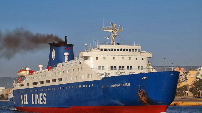 «Δεμένο» στο λιμάνι της Καβάλας το πλοίο European Express λόγω επίσχεσης