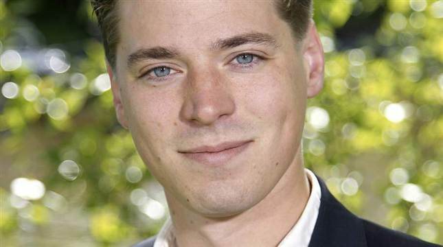 Νεαρός Σουηδός πολιτικός αποκαλύπτει ότι είναι γιος του Μιτεράν