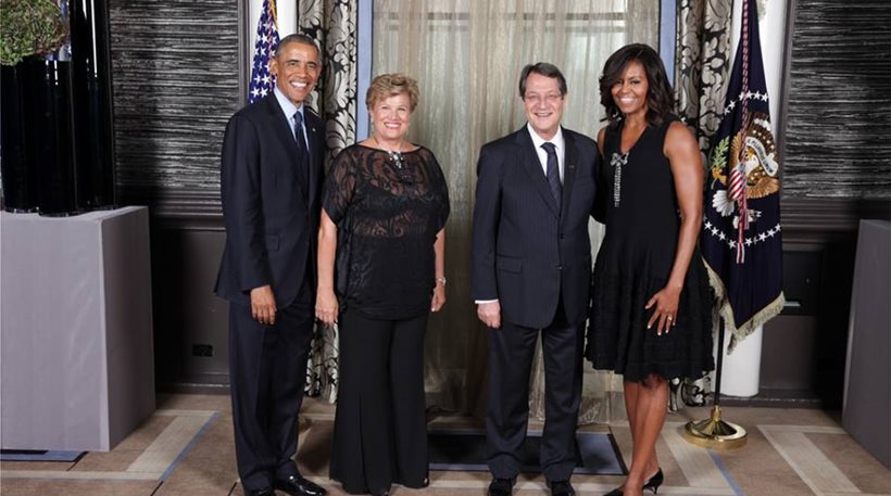 Με «διάφανη εμφάνιση» η σύζυγος του Κύπριου προέδρου με το ζεύγος Ομπάμα!