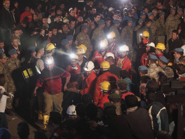 Βοσνία: 34 ανθρακωρύχοι εγκλωβισμένοι σε ορυχείο μετά από σεισμό
