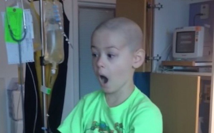 Συγκινητικό video: Επτάχρονος καρκινοπαθής μαθαίνει ότι επιστρέφει σπίτι