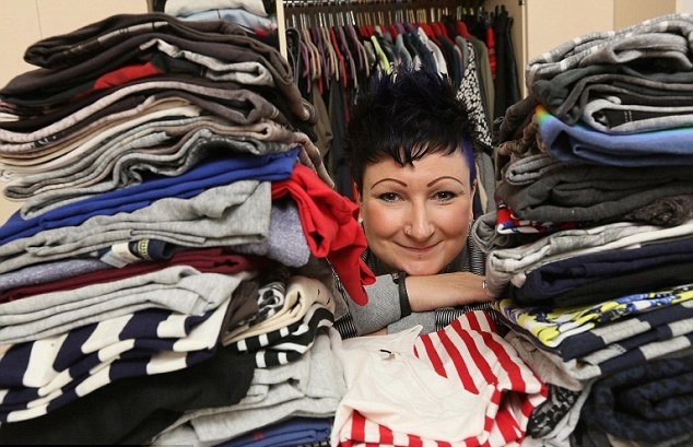 Βρετανίδα έχασε το σπίτι της από χρέη για online αγορές ρούχων!