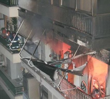 Περιστέρι: Φωτιά σε δώμα πολυκατοικίας