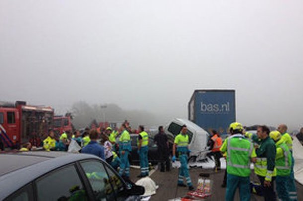 Ολλανδία: Νεκροί και τραυματίες σε καραμπόλες 150 οχημάτων! (βιντεο)