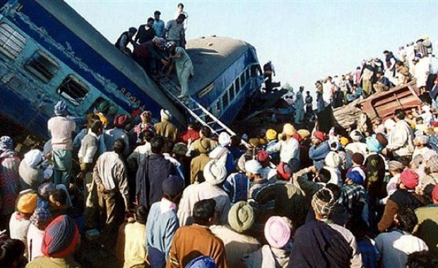 14 νεκροί σε σύγκρουση τρένων στην Ινδία
