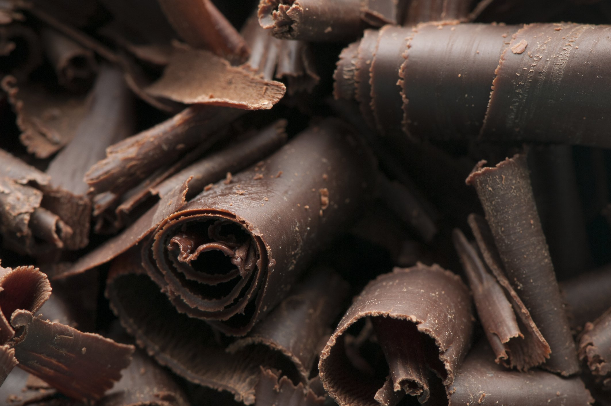 10 ωφέλιμες ιδιότητες της μαύρης σοκολάτας