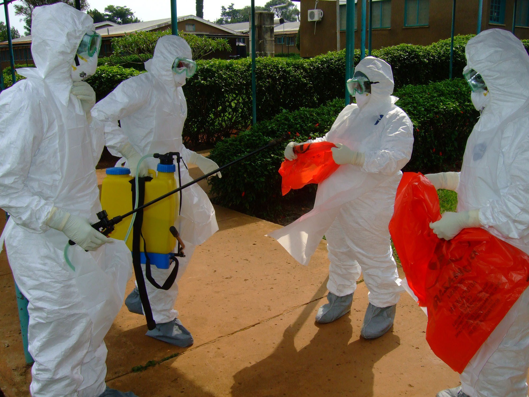 Τρομακτικό σενάριο: ο Έμπολα θα μπορούσε να μεταδίδεται από αέρος!