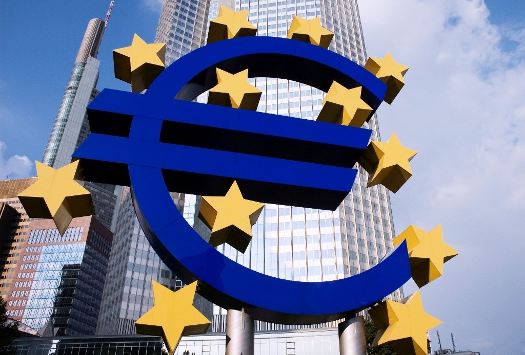 Der Spiegel: «Πράξη απόγνωσης» οι αποφάσεις της ΕΚΤ