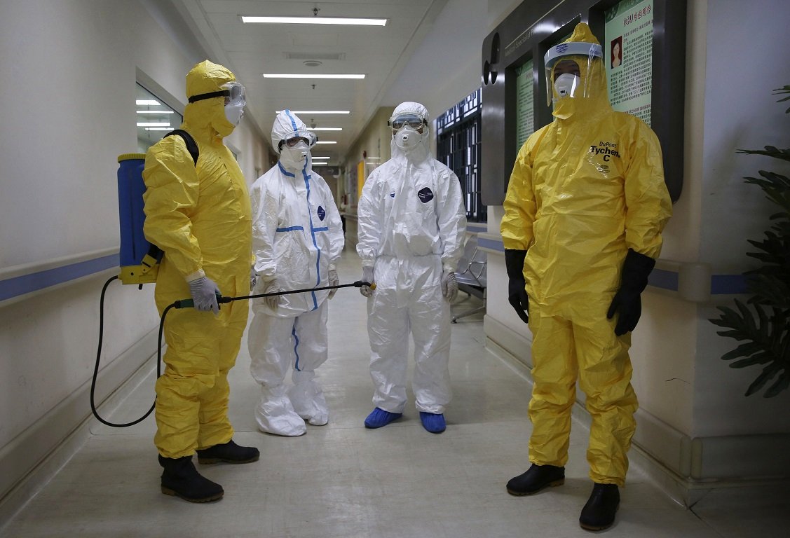 Οι Έλληνες...τρέμουν τον ιό Έμπολα