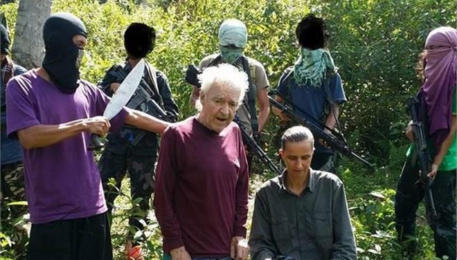 Στην εκτέλεση Γερμανού ομήρου απειλεί ότι θα προχωρήσει η Αμπού Σαγιάφ