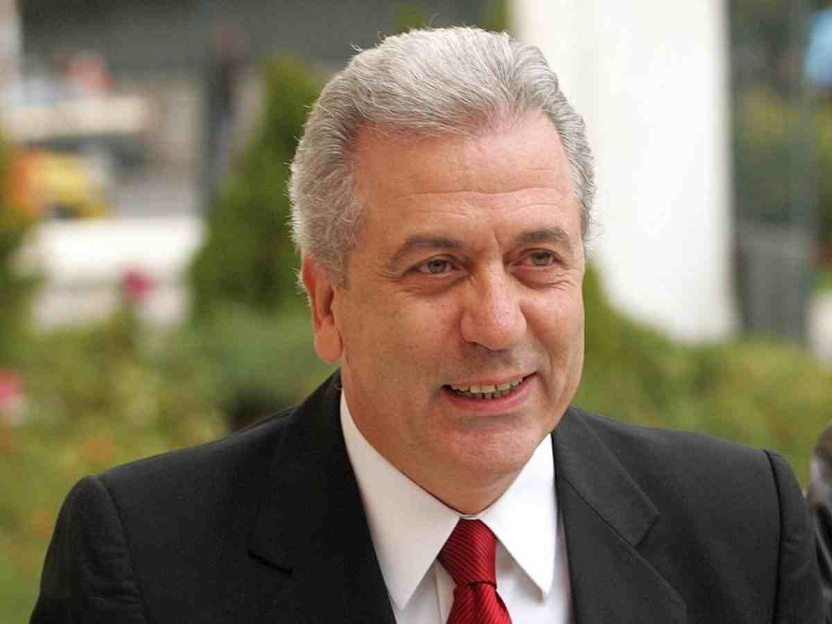 Παραιτείται ο Δημήτρης Αβραμόπουλος... Ερχεται ανασχηματισμός ;