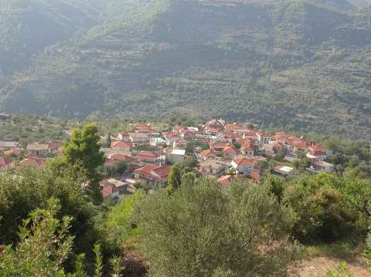 Δείτε το ελληνικό χωριό που δεν έχει τηλέφωνο το έτος 2014!