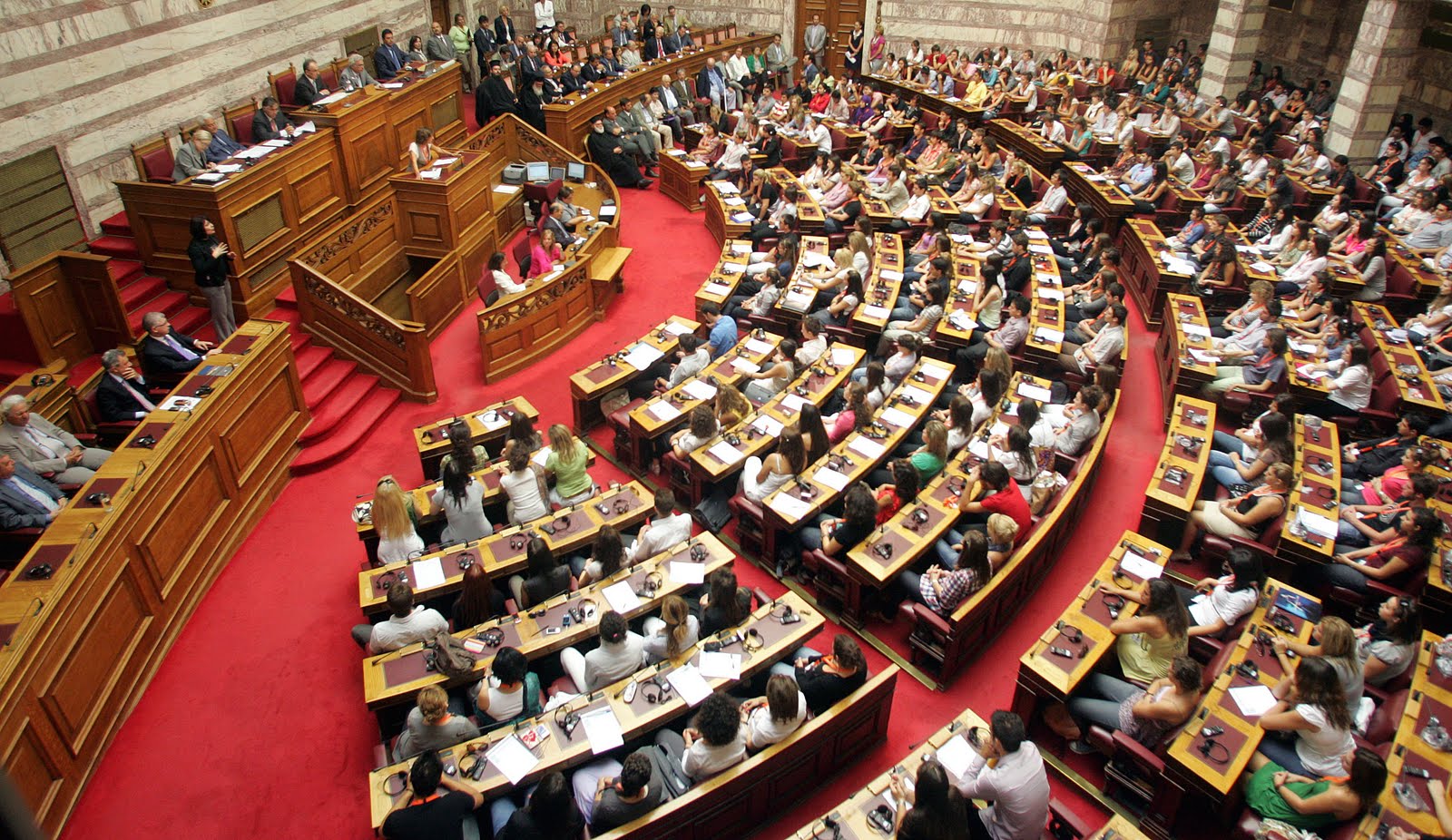 Ολοκληρώθηκε ο αγιασμός στη Βουλή - Aνακοινώθηκε το αίτημα για ψήφο εμπιστοσύνης