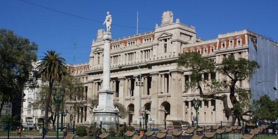 Δικαστήριο της Αργεντινή ζητεί από την Ισπανία την έκδοση 20 πρώην αξιωματούχων