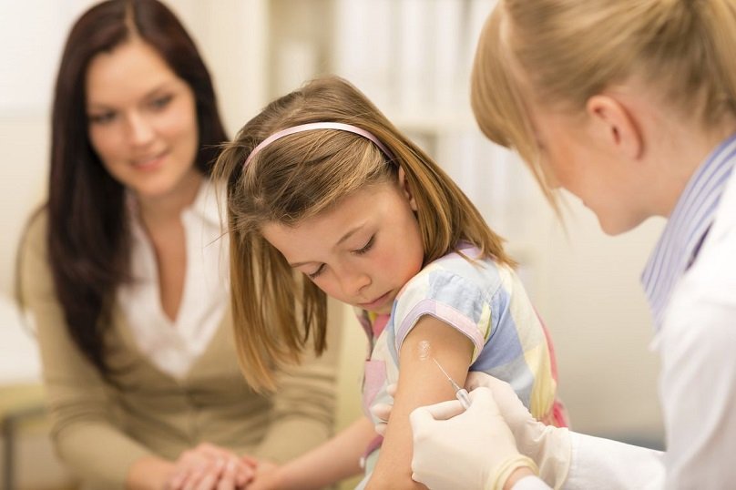 «Δε θα μείνουν εκτός εμβολιασμού τα παιδιά ανασφάλιστων γονέων»