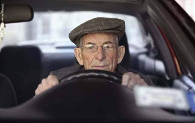 Ανανέωσε το δίπλωμα οδήγησής του στα 101 του χρόνια!