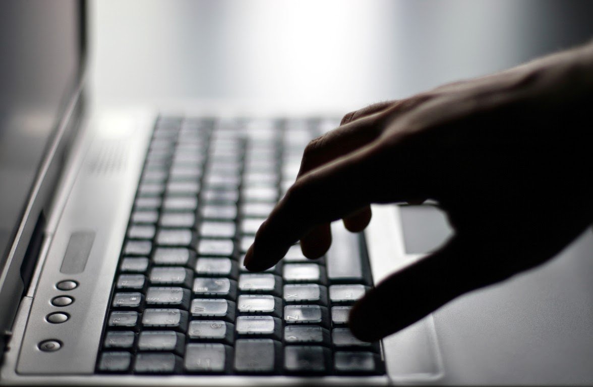 Στη Δίωξη Ηλεκτρονικού Εγκλήματος σπουδαστής για απειλές μέσω Διαδικτύου