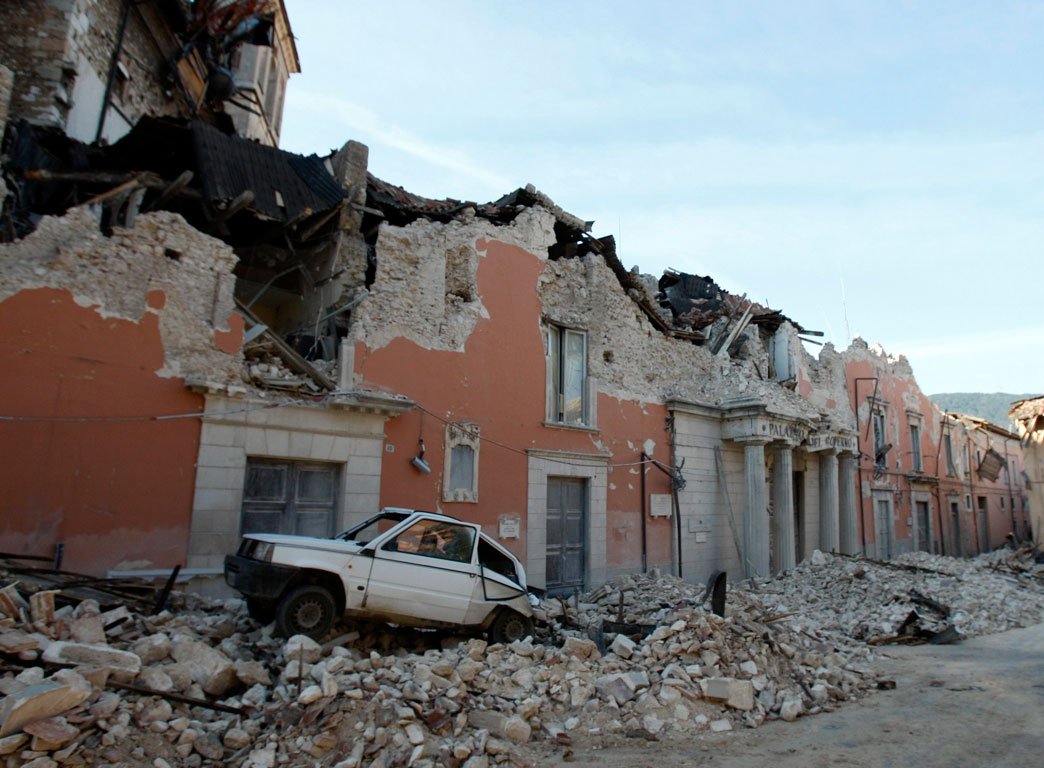 Αθώοι οι 7 επιστήμονες που είχαν καταδικαστεί για τον σεισμό της Λ' Άκουιλα