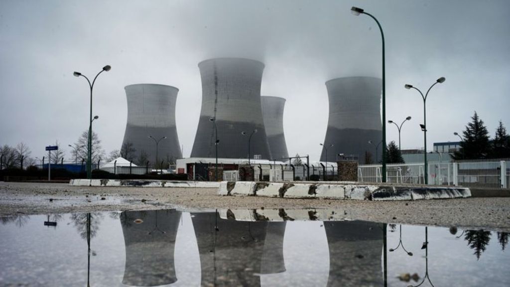 Yπερπτήσεις πάνω από πυρηνικούς σταθμούς στη Γαλλία