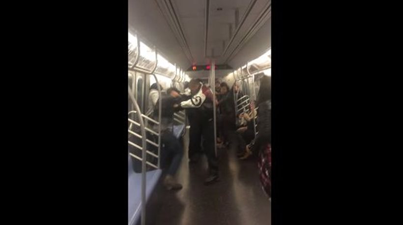 Ξυλοδαρμός σε μετρό στη Νέα Υόρκη για ένα μπουφάν! (βίντεο)