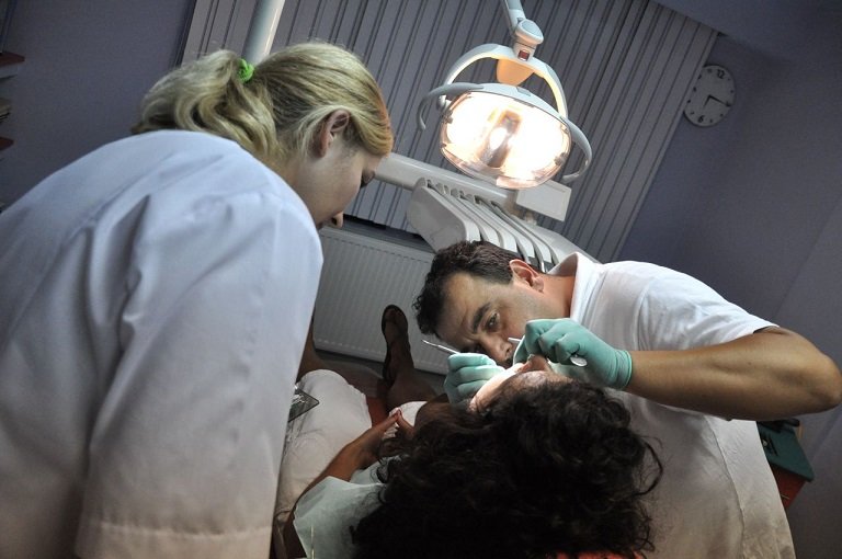 Τραγικό: 15χρονη πέθανε μετά από επίσκεψη σε οδοντίατρο