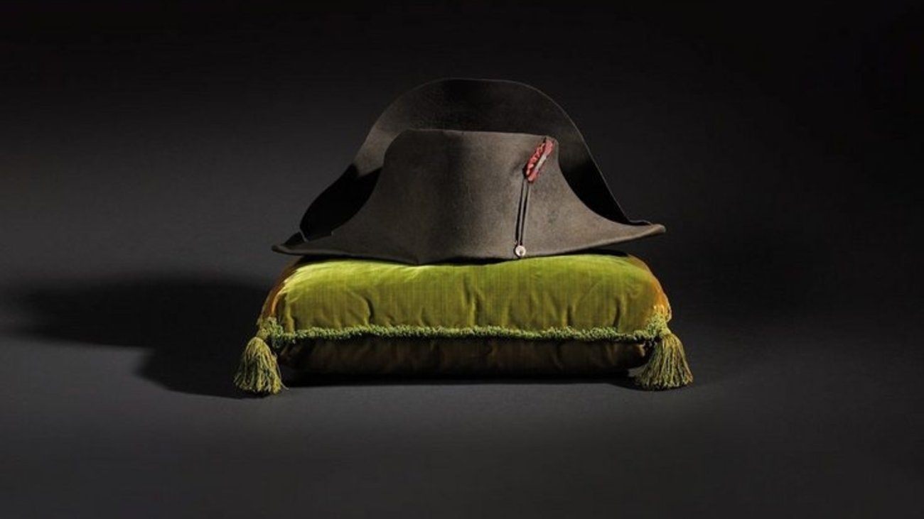 1.884.000 ευρώ για το δίκοχο καπέλο του Ναπολέοντα