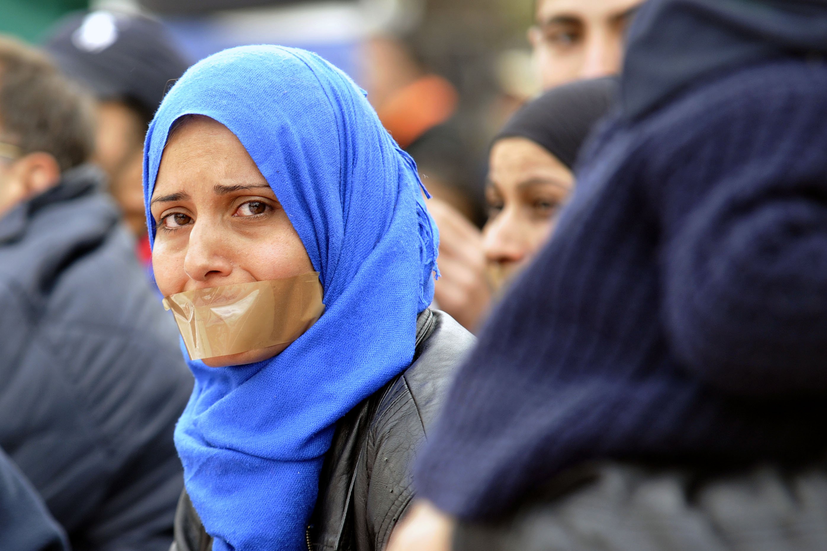 Λιποθύμησε γυναίκα από την Συρία στο Σύνταγμα - Έχουν ξεκινήσει απεργία πείνας (φωτο)
