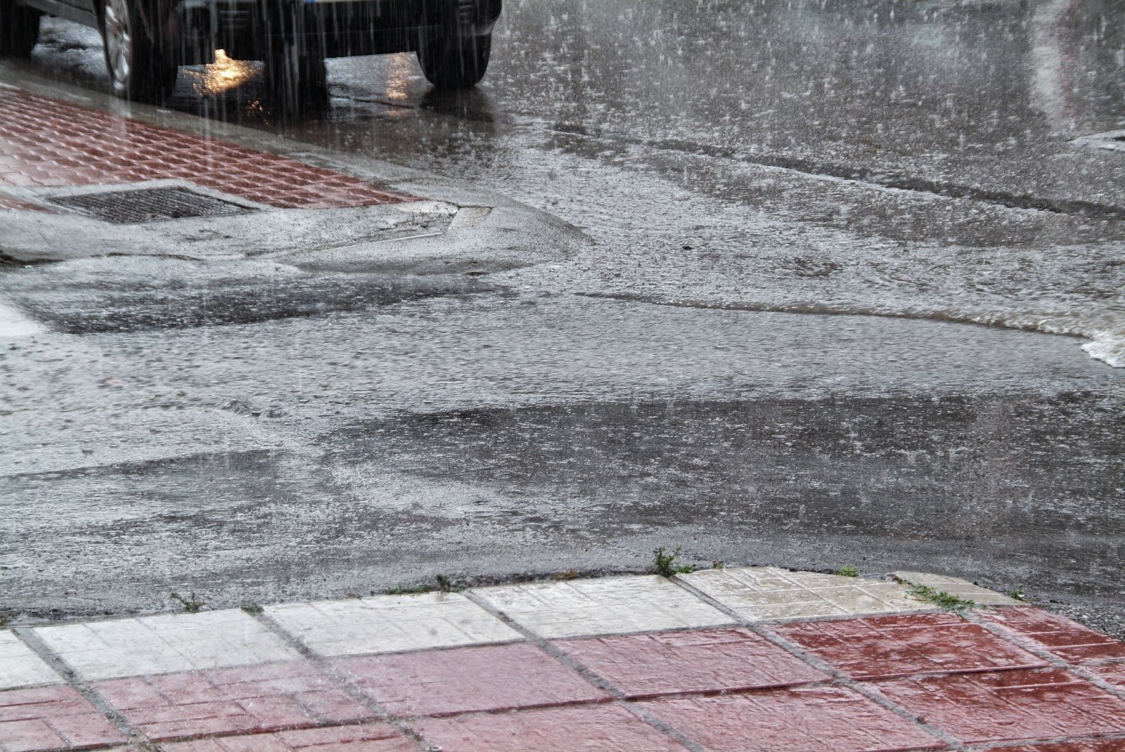 Κυκλοφοριακή συμφόρηση στους δρόμους λόγω βροχής